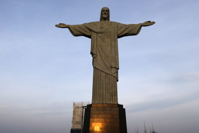 Cristo Redentor será iluminado de rosa e azul em campanha contra câncer de mama e próstata | Meio e Saúde Brasil