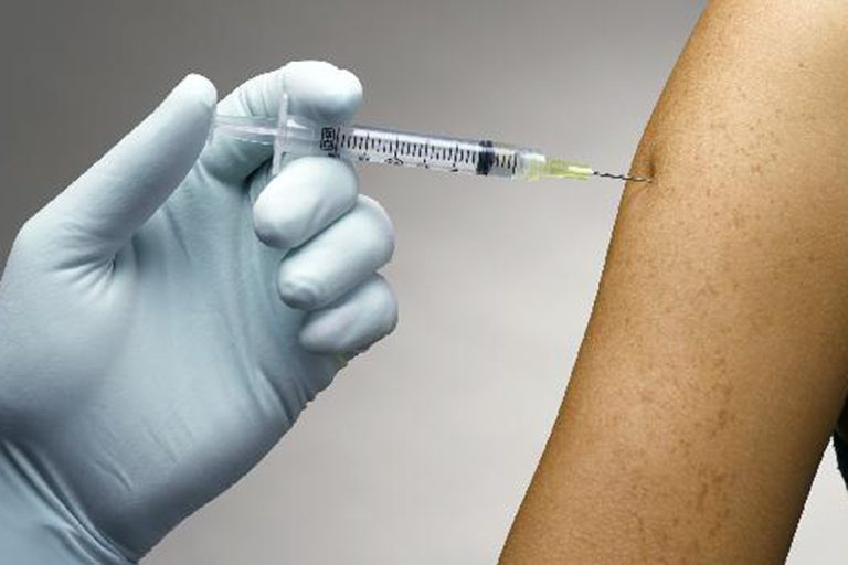 Vacina contra dengue: pessoas entre 6 e 16 anos terão prioridade