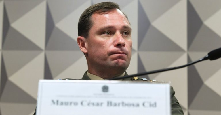 Auxiliar de Bolsonaro rasgou certificados ao saber de fraude, diz Cid | Radar