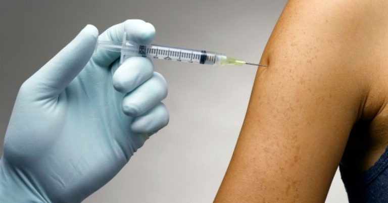 Além de complicações, gripe pode matar. Vacina é a melhor alternativa | Letra de Médico