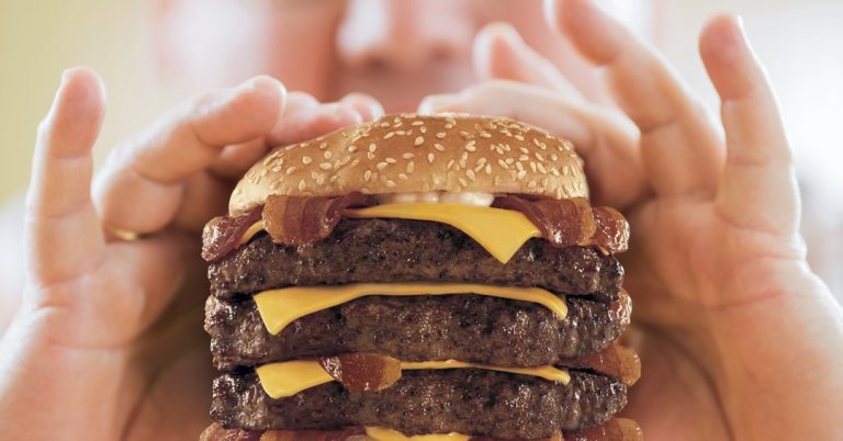 Cuidado com compulsão alimentar deve avaliar risco de diabetes e obesidade