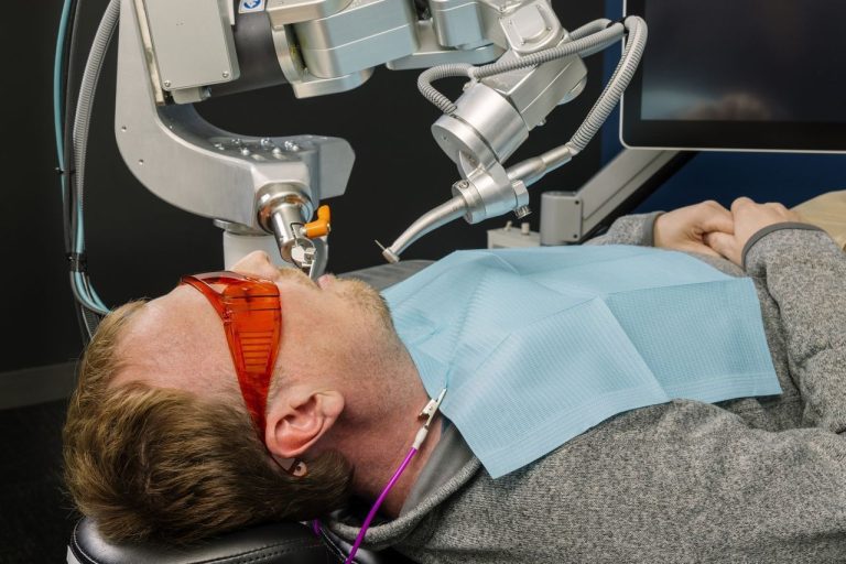 Conheça o robô dentista que promete restaurar dentes em 15 minutos | Meio e Saúde Brasil CNN Brasil