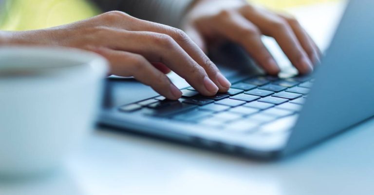 Estudo revela que trabalhadores que utilizam IA têm maior satisfação profissional
