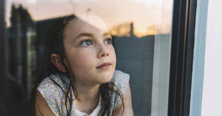A geração do lockdown: estudo encontra efeitos duradouros no desenvolvimento infantil
