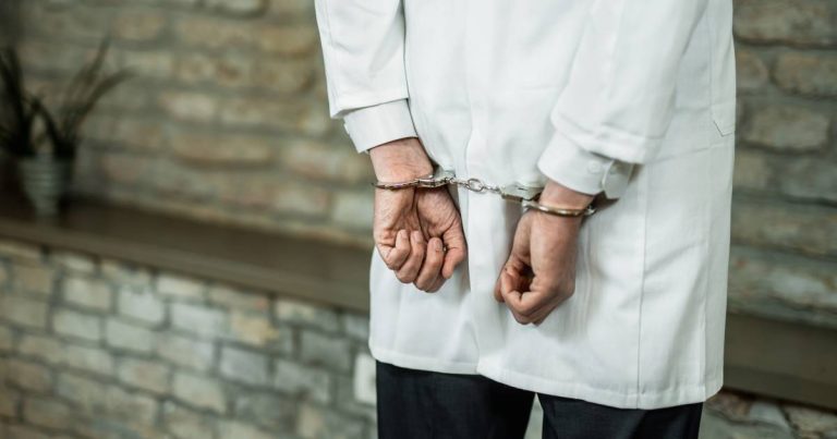 Acima de qualquer suspeita: quando médicos merecem impeachment | Crônicas de Peso
